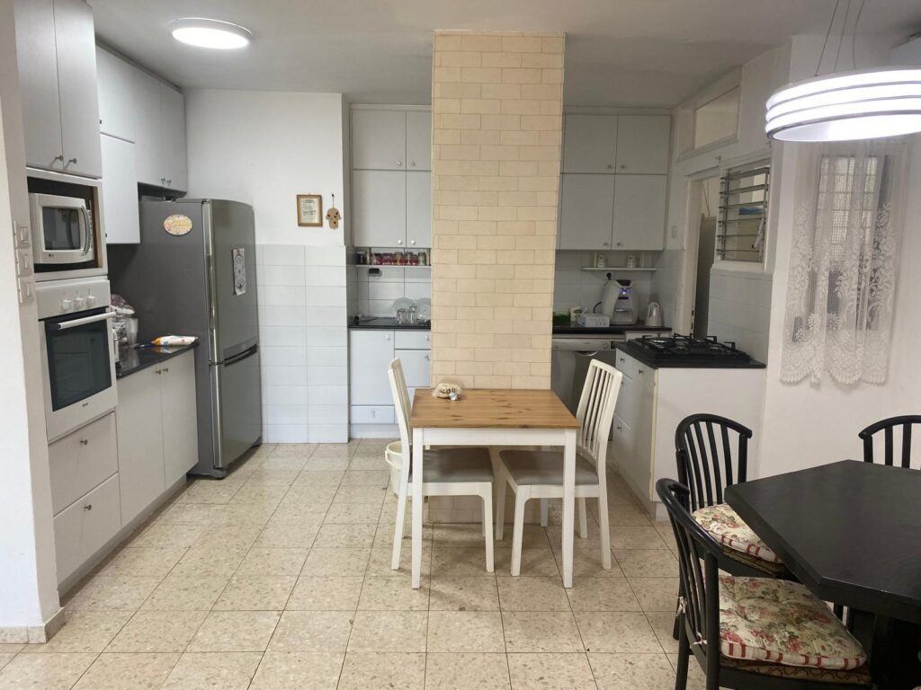 דירת 5 חדרים למכירה